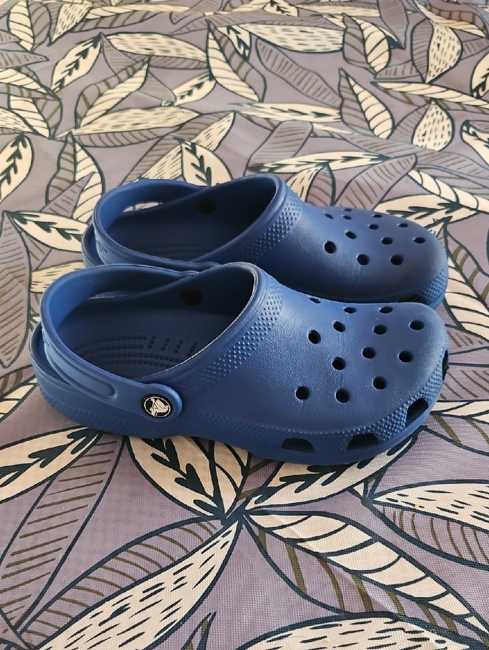 CROCS Kids Juniors Electro Blue Clogs (3J) EUC